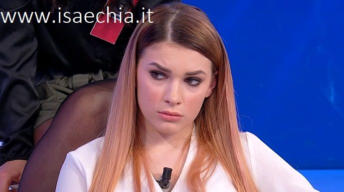 ‘Uomini e Donne’, ecco chi è Klaudia Poznańska, la corteggiatrice che ha lasciato il lavoro per Andrea Zelletta! preview