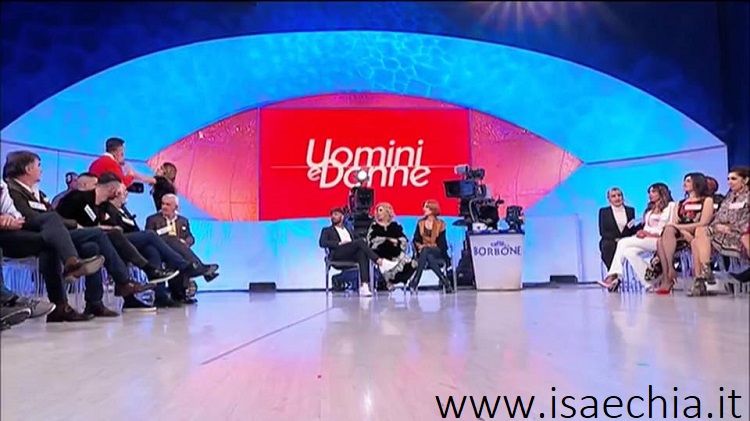 ‘Uomini e Donne’: l’opinione di Isa sulla puntata del Trono over del 12/03/19 preview