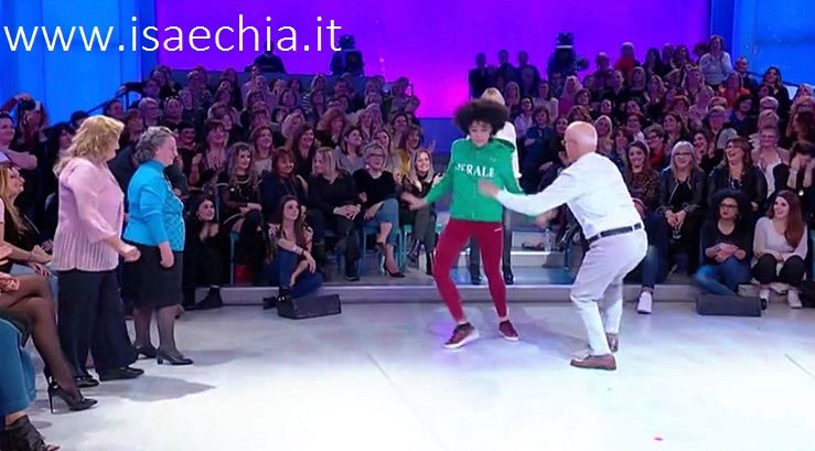 ‘Uomini e Donne’: l’opinione di Isa sulla puntata del Trono over del 19/03/19 preview