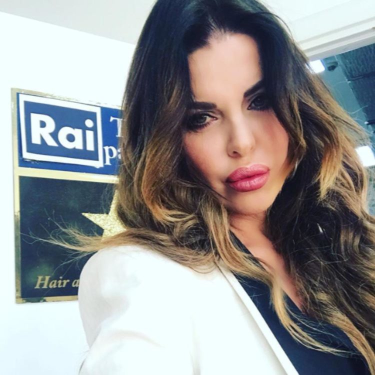 ‘Isola 14’, Alba Parietti replica alle accuse di Alda D’Eusanio: “E’ vero che i nostri interventi erano centellinati, ma…” preview