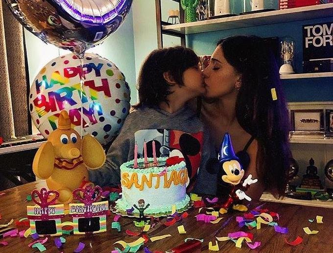 Belen Rodriguez e Stefano De Martino, il figlio Santiago compie 6 anni: party in famiglia e dolci dediche social (Foto)