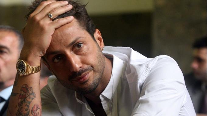 Fabrizio Corona resta in carcere: revocato l’affidamento terapeutico