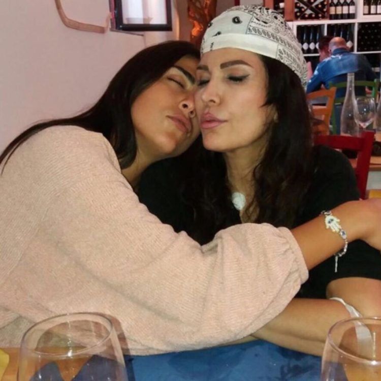 Fariba Tehrani ammette di aver detto no al ‘Gf 16’: “Il motivo principale è mia figlia Giulia Salemi perché temevo che…” article-post