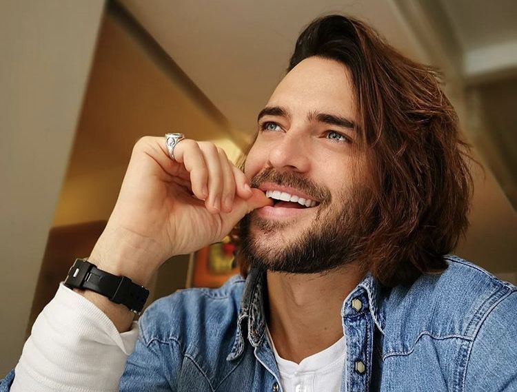 Giulio Berruti ha trovato l’amore accanto ad una famosissima politica italiana: ecco di chi si tratta! article-post