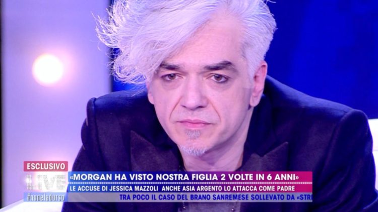 ‘Live – Non è la D’Urso’, Morgan contro tutti: dal rapporto con il padre suicida alle critiche sulla sua paternità. E sugli scandali che hanno coinvolto Asia Argento… preview