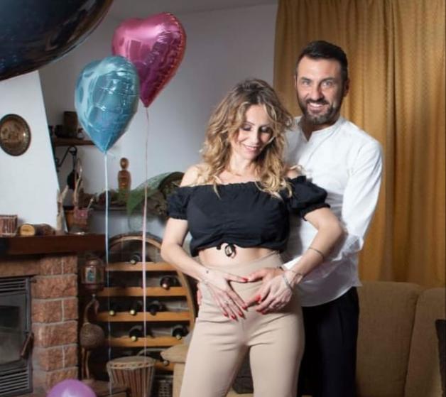 ‘Uomini e Donne’, Sossio Aruta e Ursula Bennardo scoprono il sesso del loro bebè: il video preview