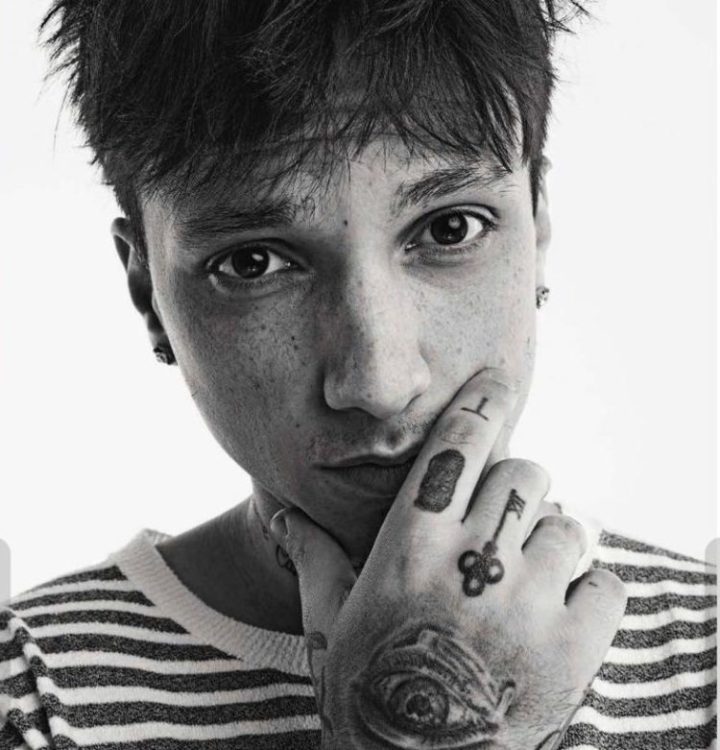 Ultimo si racconta a ‘Vanity Fair’: “Esprimersi d’istinto è pericoloso, ma è il mio carattere: sono schietto e incontrollabile”. E a proposito dell’ex fidanzata… preview