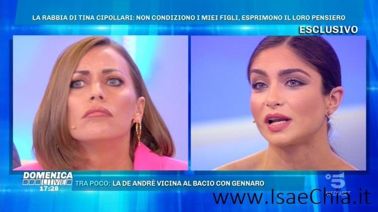 ‘Domenica Live’, nuovo scontro tra Ambra Lombardo e Karina Cascella che l’accusa: “È finta! Se non avesse baciato Kikò Nalli, di cosa avremmo parlato?” (Video)