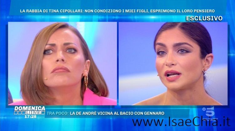 ‘Domenica Live’, nuovo scontro tra Ambra Lombardo e Karina Cascella che l’accusa: “È finta! Se non avesse baciato Kikò Nalli, di cosa avremmo parlato?” (Video) preview