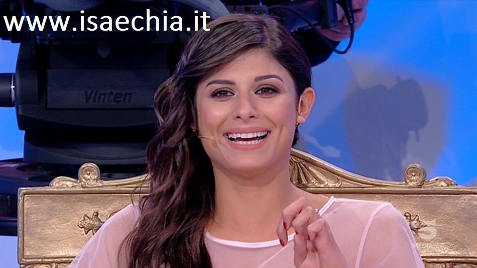 ‘Uomini e Donne’, Giulia Cavaglià avvistata in dolce compagnia a Paros: il racconto di una nostra lettrice (foto) article-post