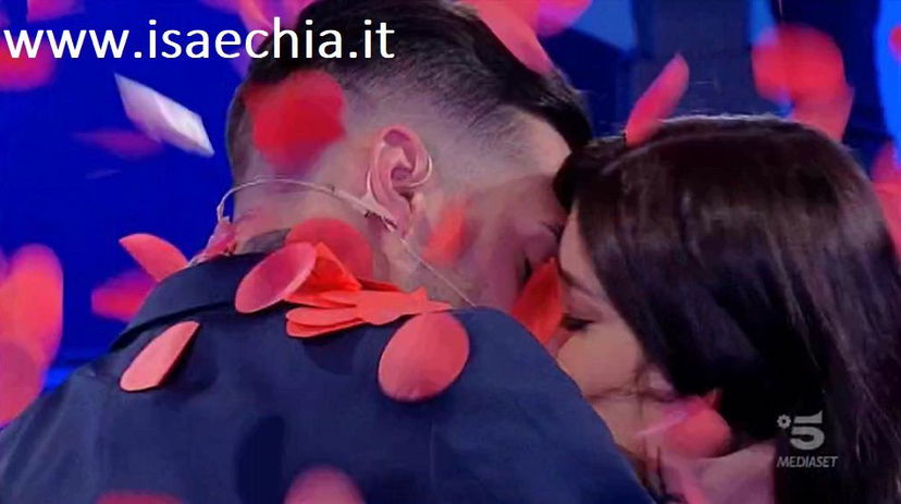 ‘Uomini e Donne’: l’opinione di Chia sulla scelta di Angela Nasti (29/05/19) preview