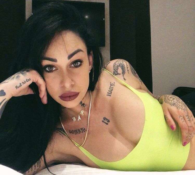 ‘Uomini e Donne’, il commovente messaggio dell’ex tronista Valentina Dallari: “Ecco come ero un anno fa, mai mollare” (Foto) article-post