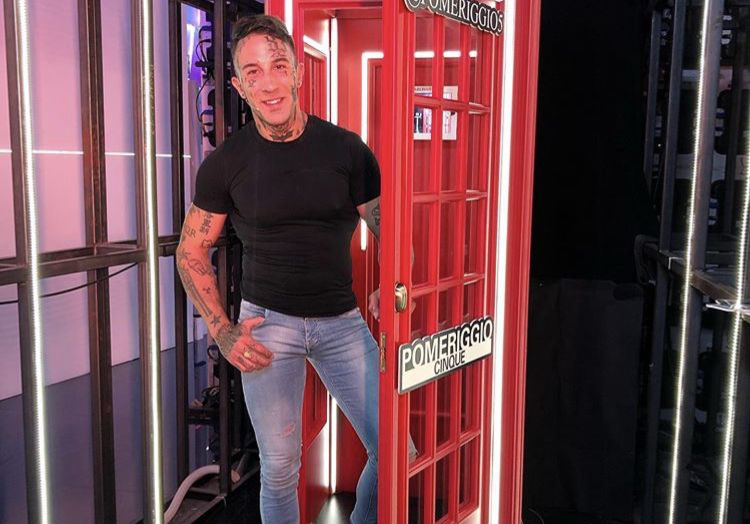 ‘Gf 15’, Simone Coccia è volato in Turchia per subire un intervento estetico (Foto) article-post