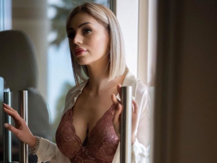 ‘Uomini e Donne’, Alessia Cammarota si difende da chi la giudica come madre. E a proposito di alcune dichiarazioni dell’ex tentatrice Desirée Maldera… (Video) preview