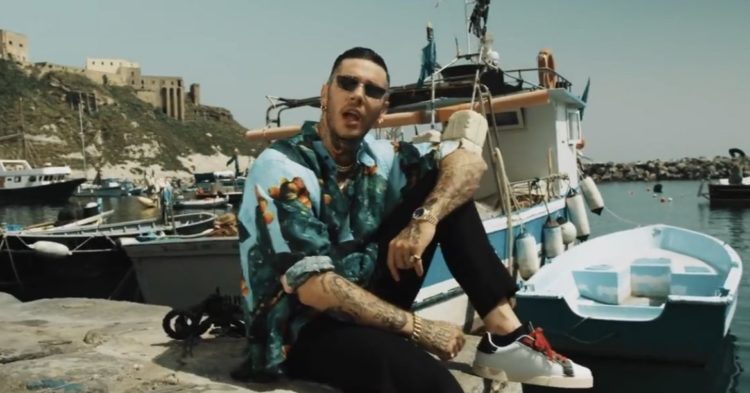 ‘Uomini e Donne’, un’ex corteggiatrice nel videoclip dell’ultimo singolo di Emis Killa! article-post