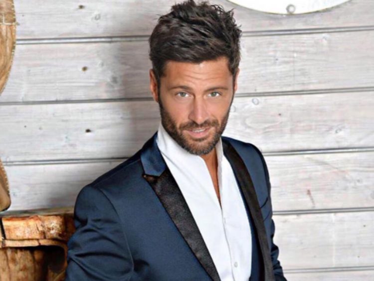 Filippo Bisciglia avverte i telespettatori: “Tenete d’occhio gli uomini single nel villaggio! Il momento più difficile da conduttore di ‘Temptation Island 6’? In sei edizioni non mi era mai capitato di…” preview