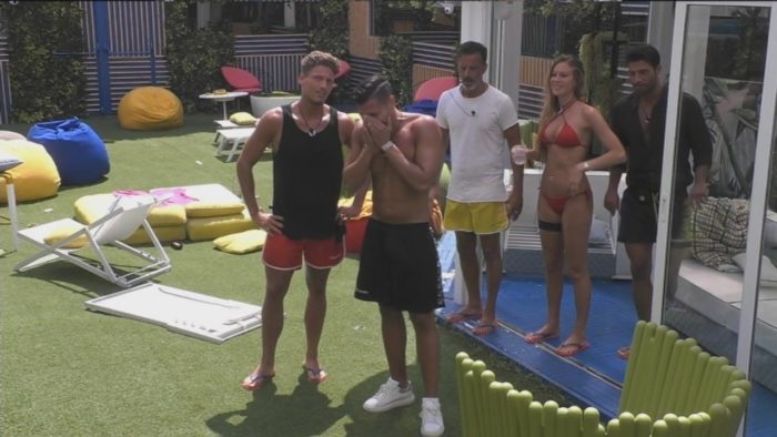 ‘Gf 16’, Luca Onestini va fuori dalla Casa per sostenere il fratello Gianmarco e Ivana Mrazova sui social commenta così (Video) preview