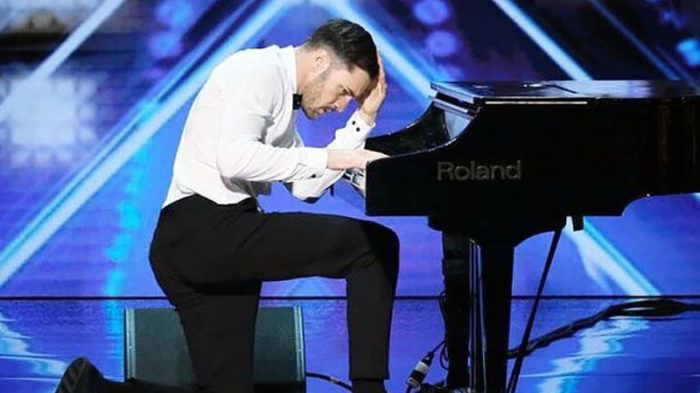 ‘Amici di Maria De Filippi’, Patrizio Ratto sbarca ad ‘America’s Got Talent’ e stupisce i giudici con una performance che conquista la standing ovation! (Video) preview