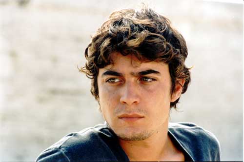 Netflix pubblica le prime foto della serie ispirata a ‘Tre metri sopra il cielo’: ecco chi sarà il nuovo Riccardo Scamarcio article-post