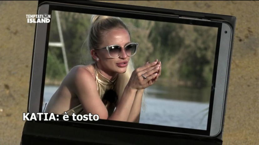 ‘Temptation Island 6’, da Lorenzo Riccardi a Nilufar Addati: le reazioni di alcuni volti noti alla prima puntata del reality show! (Video) preview