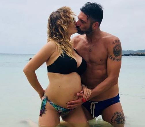 ‘Uomini e Donne’, Ursula Bennardo scrive a Sossio Aruta: “Dimmi la verità, mi ami ancora? Ami la bimba che porto in grembo?” preview