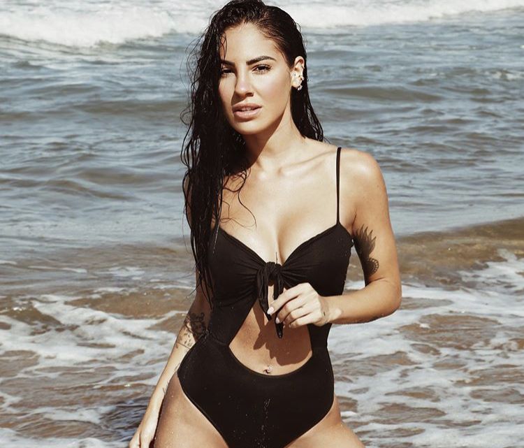 ‘Uomini e Donne’, Giulia De Lellis lancia (in modo originale) il suo libro ‘Le corna stanno bene su tutto’: ecco il promo! preview