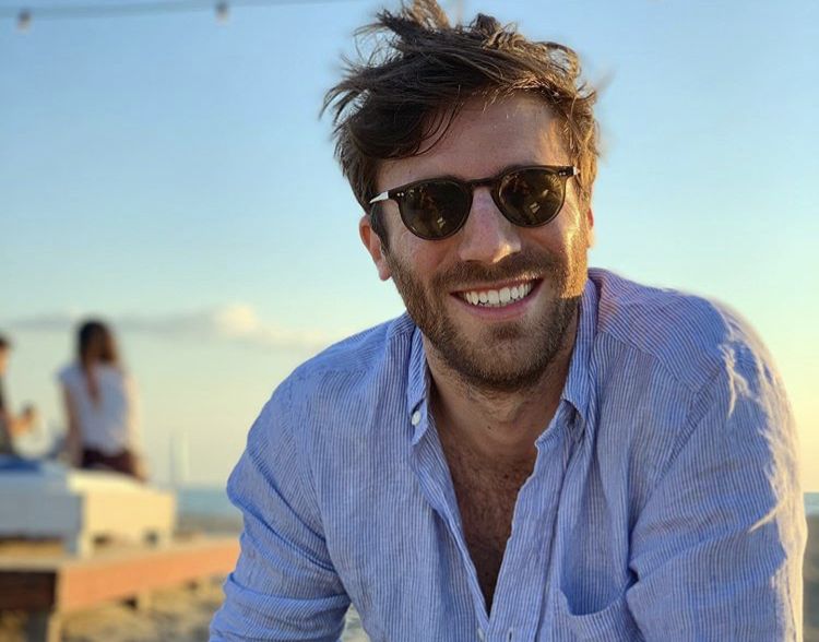 ‘Le Iene’, dopo la fine della storia con Eleonora Pedron l’inviato Nicolò De Devitiis ritrova l’amore accanto alla sua collega Veronica Ruggeri (Video) preview