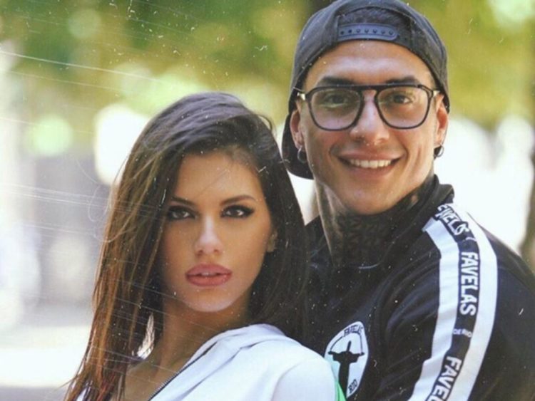 ‘Temptation Island’, Francesco Chiofalo ospite in radio con la fidanzata Antonella Fiordelisi punzecchia la sua ex: “Il singolo di Selvaggia Roma? La gente manco sa che è uscito, avrà dieci visualizzazioni!” preview