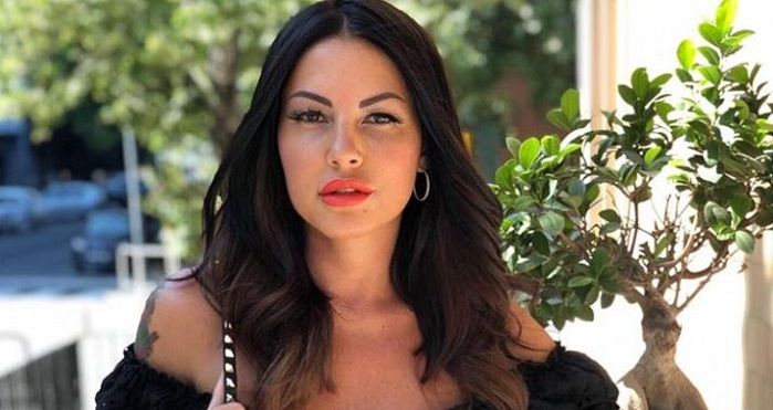 ‘Uomini e Donne’, Eliana Michelazzo positiva al Covid e portata in ambulanza al Policlinico di Roma preview