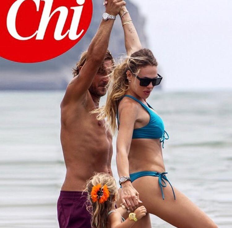 Ilary Blasi e Francesco Totti, registrate le prime due puntate della sitcom ‘Casa Totti’. Insieme a loro due famose guest star… preview