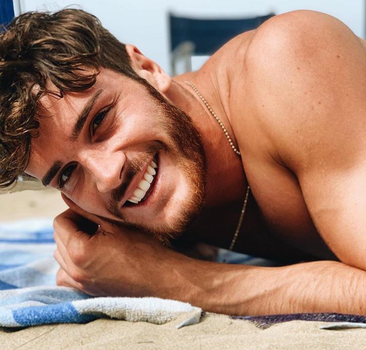 ‘Uomini e Donne’, una nostra utente pizzica Giordano Mazzocchi in compagnia di Miss Italia 2016 a Formentera e ci racconta che… (Foto) preview