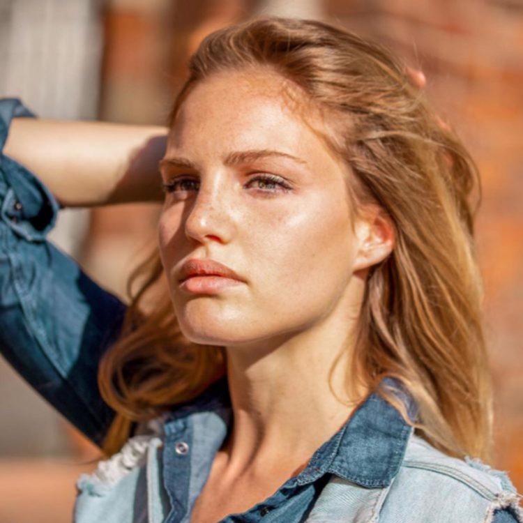 ‘Striscia la Notizia’, Irene Cioni è diventata mamma: la prima foto con la sua Vittoria article-post