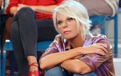 Maria De Filippi si racconta al settimanale ‘Oggi’: dal suo (traumatico) esordio in tv, al rapporto con Pier Silvio Berlusconi fino alle ambizioni una volta smesso di condurre! preview