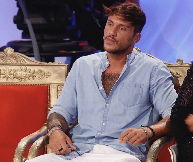 ‘Uomini e Donne’, Giulio Raselli alla vigilia del suo trono parla del tipo di donna che vorrebbe, del rapporto con Sabrina Martinengo e lancia una sottile frecciatina a Giulia Cavaglià! preview