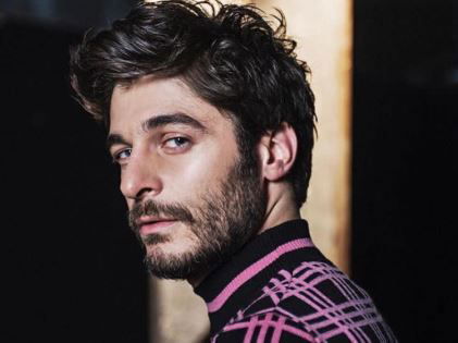 Lino Guanciale ritrova l’amore e sorprende con un gesto importante: le foto con la fidanzata article-post