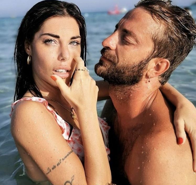‘Isola 13’, Bianca Atzei svela com’è nata la storia con la Iena Stefano Corti. E quale coppia famosa ci ha messo lo zampino preview