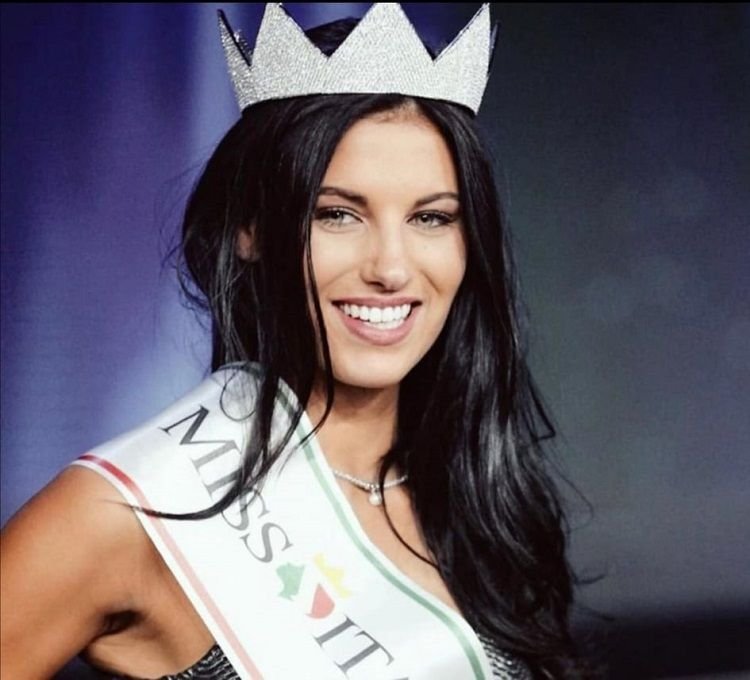 ‘Miss Italia 2019’, Carolina Stramare svela a quale Miss del passato si vuole ispirare e replica a chi l’accusa di essere stata avvantaggiata da… Giulia De Lellis!