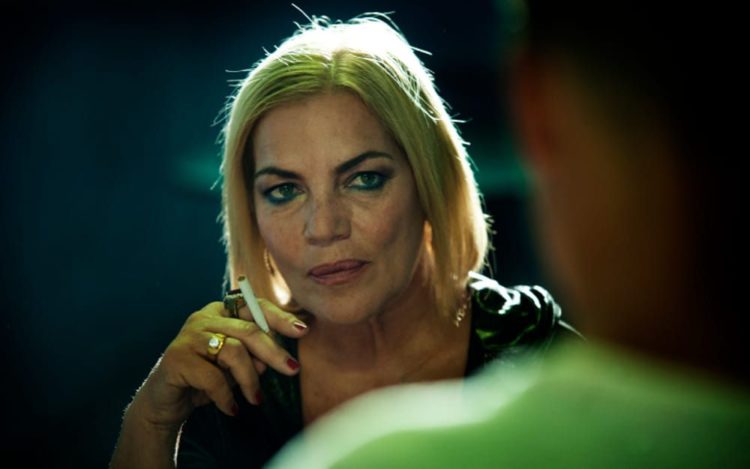 ‘Amici Celebrities’, colpaccio di Maria De Filippi che ha ottenuto la partecipazione dell’attrice di ‘Gomorra’ Cristina Donadio! article-post