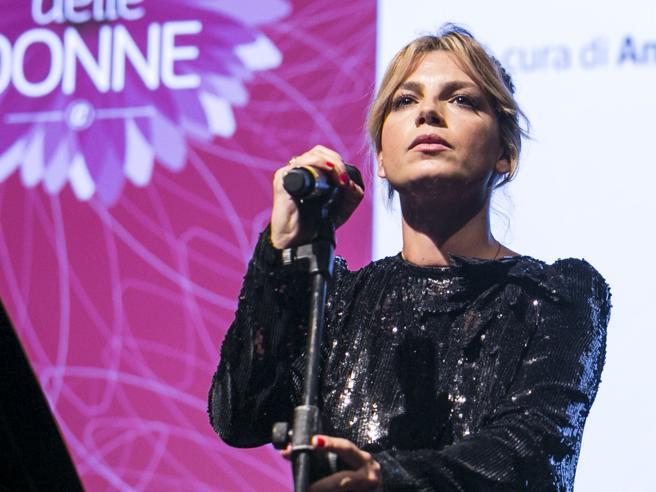 ‘Amici’, Emma Marrone: “Da lunedì mi devo fermare per affrontare un problema di salute” preview