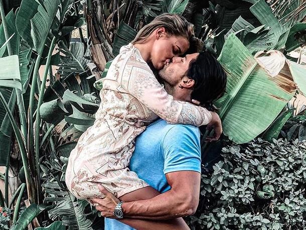 ‘Gf Vip 2’, Ivana Mrazova e quel gesto che smentisce definitivamente la crisi con Luca Onestini (Video) preview