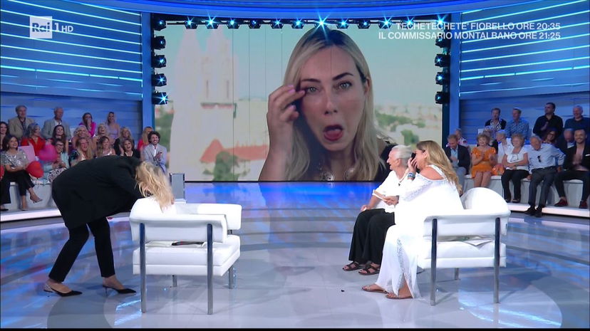 ‘Domenica In’, Mara Venier in lacrime per la clamorosa gaffe di Romina Power (Video) preview