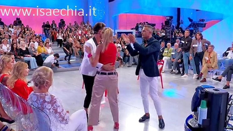 ‘Uomini e Donne’: l’opinione di Isa sulla puntata del Trono over del 25/09/2019 preview