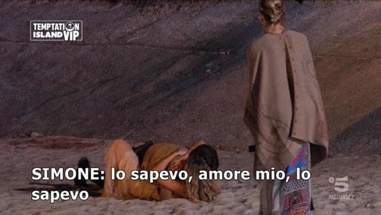 ‘Temptation Island Vip 2’, falò finale atipico per Simone Bonaccorsi e Chiara Esposito, che abbandonano il programma mano nella mano (Video) preview