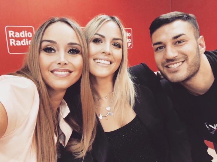 ‘Uomini e Donne’, Lorenzo Riccardi e Claudia Dionigi ospiti in radio: “Lui al ‘Gf Vip 4’? Lo appoggerei, ma…”. E l’ex tronista lancia una frecciatina a Wanda Nara! article-post