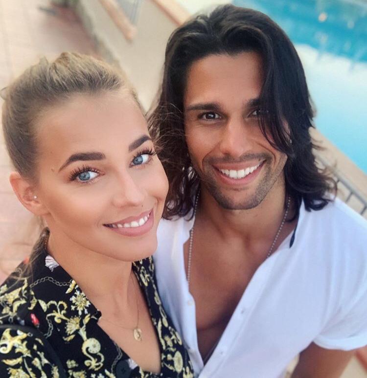 ‘Gf Vip 2′, Luca Onestini e Ivana Mrazova chiariscono (in modo bizzarro) come stanno davvero le cose tra di loro! (Video) preview