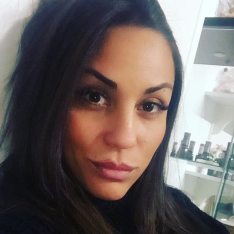 ‘Uomini e Donne’, Martina Luciani è tornata col suo ex (e padre del suo secondo figlio)? La storica ex corteggiatrice fa chiarezza (Video) preview