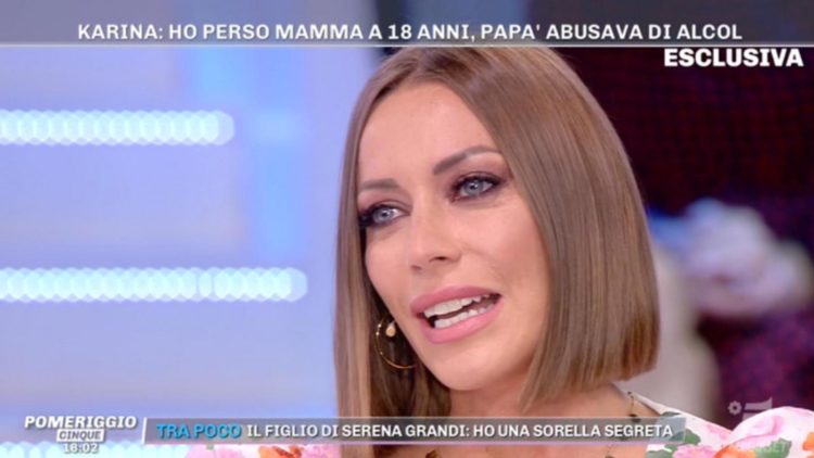 ‘Pomeriggio 5’, Karina Cascella parla della sua infanzia: “Mio padre aveva problemi con l’alcool e ci picchiava. Poi un giorno…” article-post