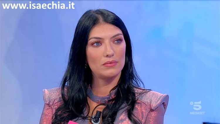 ‘Uomini e Donne’, Giovanna Abate risponde alle critiche di Tina Cipollari, spiega perché per lei Alessandro Zarino è un capitolo chiuso e rivela cosa la attrae di Giulio Raselli! article-post