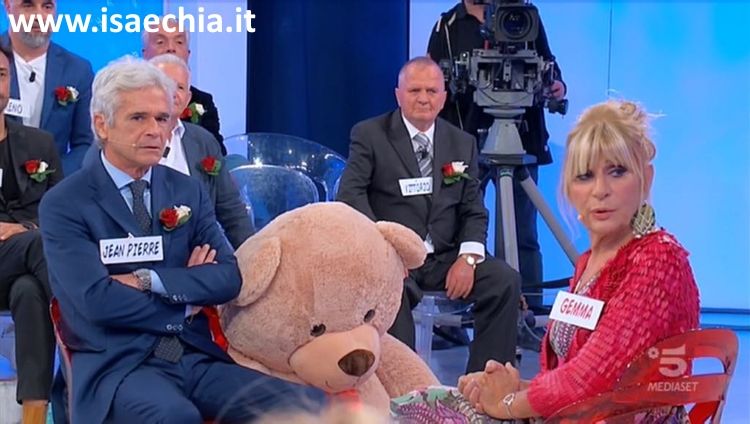 ‘Uomini e Donne’: l’opinione di Chia sulla puntata del Trono over del 28/10/19 preview