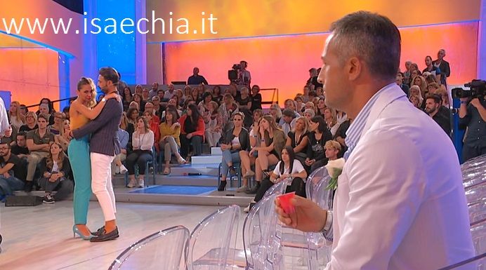 ‘Uomini e Donne’: l’opinione di Isa sulla puntata del Trono over del 1/10/19 preview